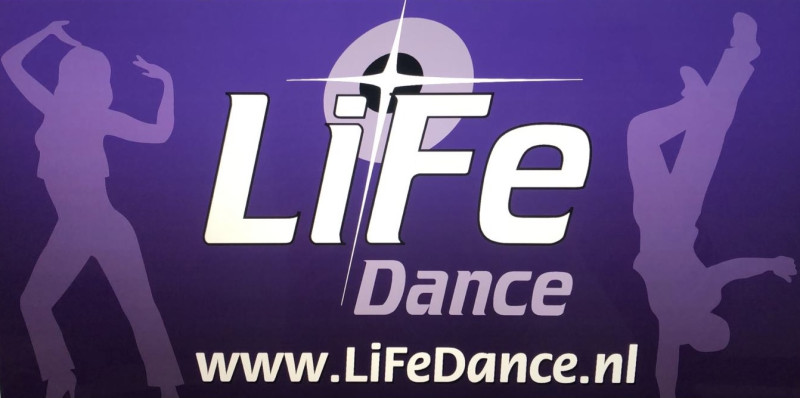 Dansschool LiFe Dance komt optreden bij thuiswedstrijd DD1